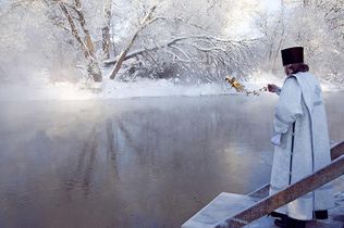 Купание в проруби на Крещение