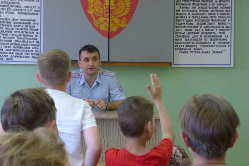 Полицейские Невьянска в ведомственном музее провели экскурсию для школьников