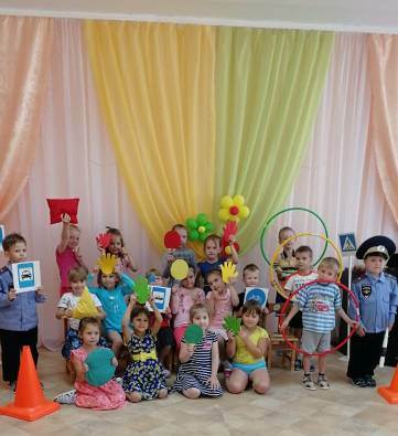 В детских садах прошел праздник «День светофора»