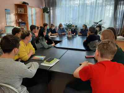 В рамках ОПМ «Закон и порядок» полицейские Невьянска провели круглый стол для воспитанников социально-реабилитационного центра